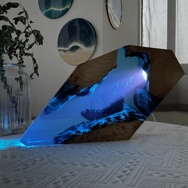Divers & Shipwreck - High Quality Epoxy Resin Lamp