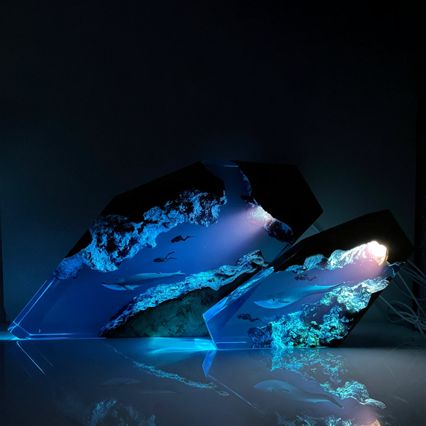 Blue Whale & Divers - High Quality Epoxy Resin Lamp
