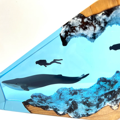 Blue Whale & Divers - High Quality Epoxy Resin Lamp