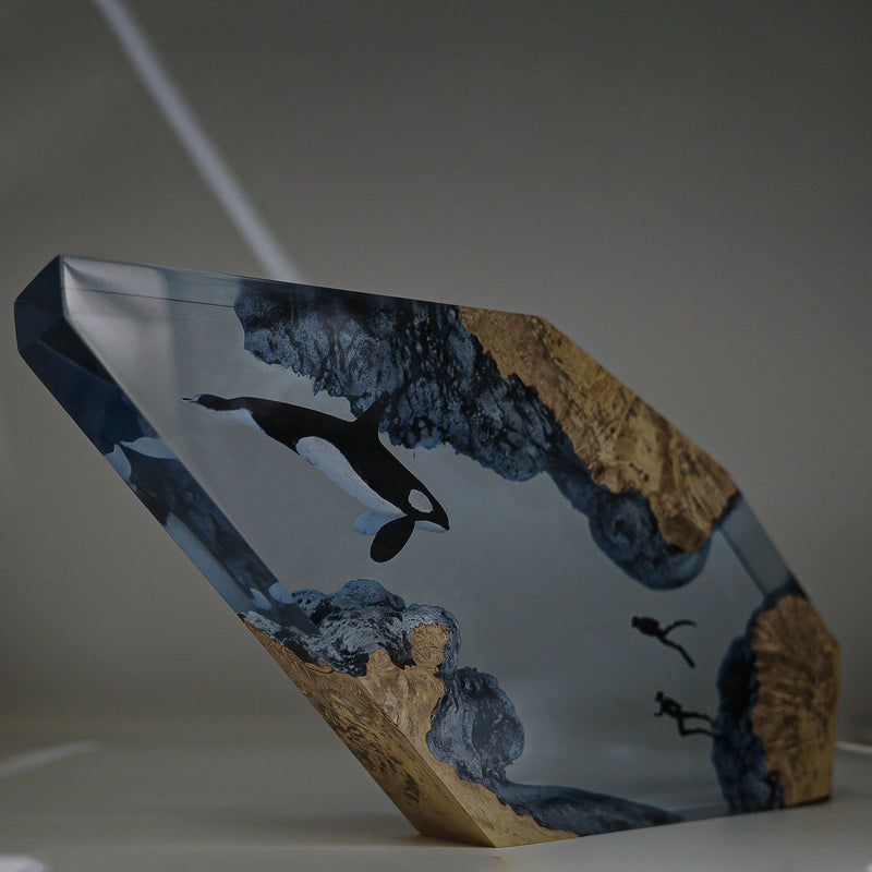 Orca & Divers - High Quality Epoxy Resin Lamp