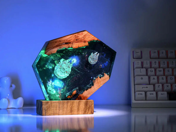 Universe SWS Millennium Falcon Diorama Epoxy Resin Lamp, Night Light