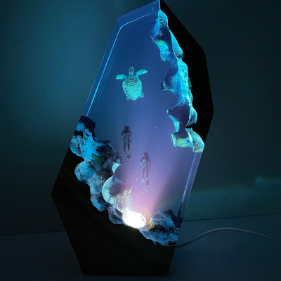 Sea Turtle & Divers - High Quality Epoxy Resin Lamp